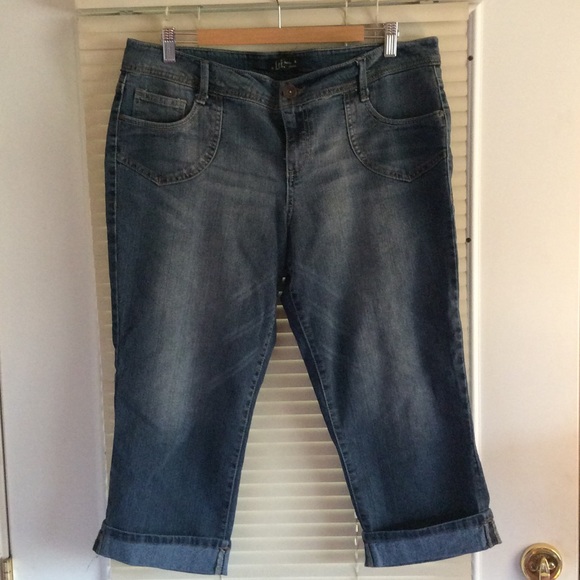 L.e.i. Denim - 💙Plus Size 16 Capris Jeans💙